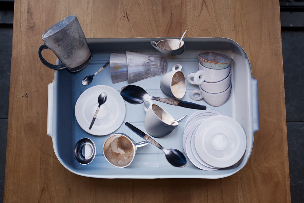 Unwashed Dishes Lonneke de Groot 2016
